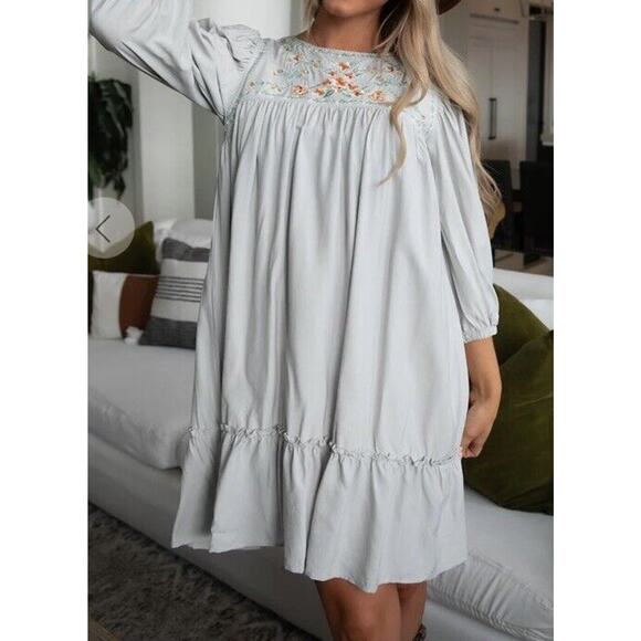 Floral Embroidered 3/4 Sleeve Mini Dress Baby Doll Sz M Gray Flowers Bodice NWOT - Picture 1 of 9